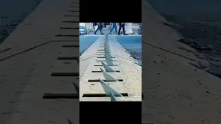 مطب صناعي احذر القدوم عكس الاتجاه دندنها