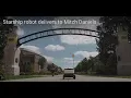 Video di Starship robot delivers to Mitch Daniels