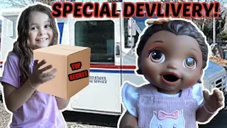 BABY ALIVE gets a SPECIAL DELIVERY! The Lilly and Mommy Show! FUNNY KIDS SKIT!