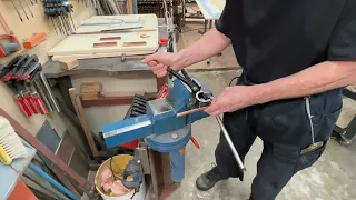 Peter teaching me how to bend 10 mm cupper pipe.