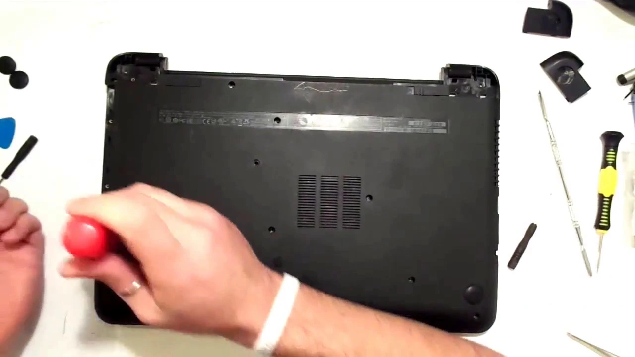 Laptop screen replacement HP 250 / 255 G3. 