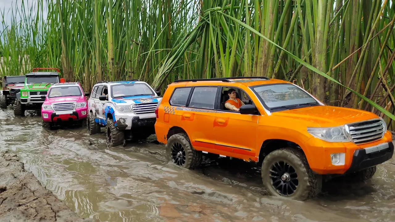 Mudding! 15 Scale trucks RC offroad adventures at Bangkit Road Trail - SCX10 Land Rover Defender