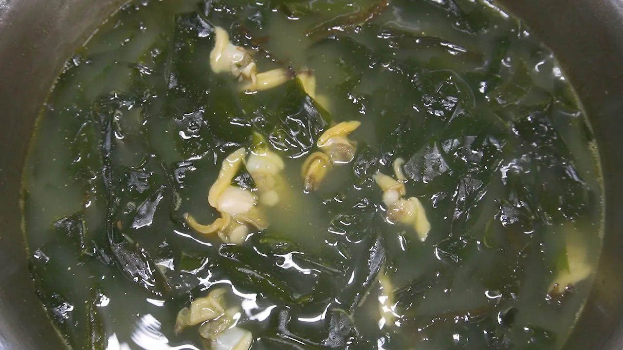 바지락 미역국
