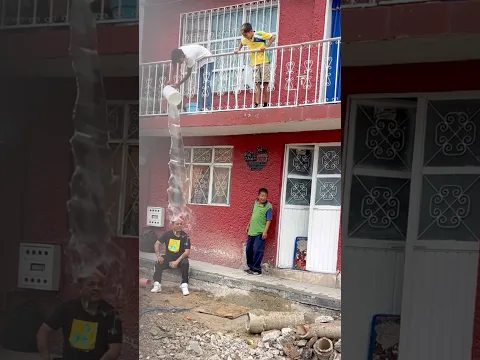 Broma con hielo 🥶 así le llovió de el cielo 😅🤣 #reels #reel #prank #humor #parati #viralvideo