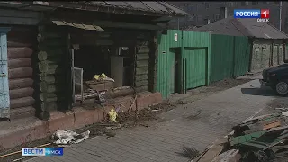 Пожилой омич пострадал в горевшем доме на улице Кемеровской
