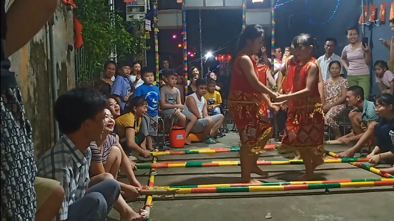 Nhóm nhẩy sạp nhi  đồng quê lúa vui Trung Thu