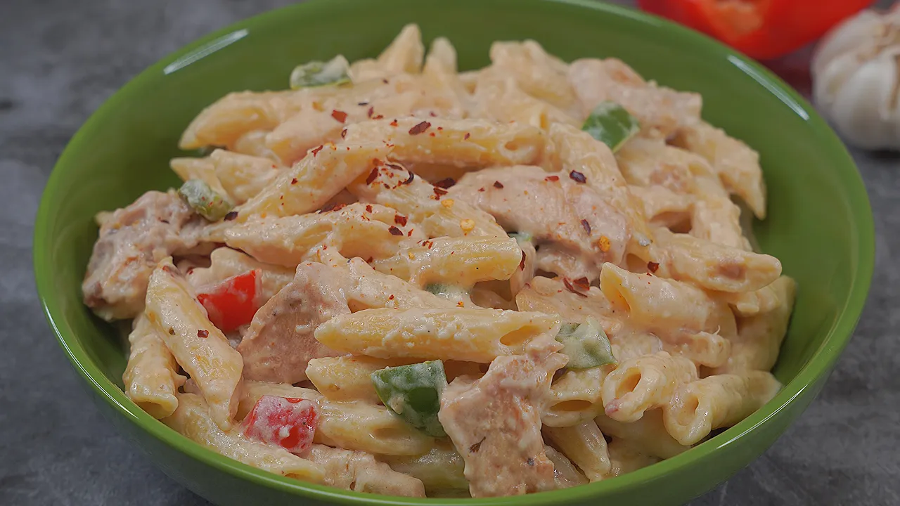    (   )  White Sauce Chicken Pasta   White sauce pasta