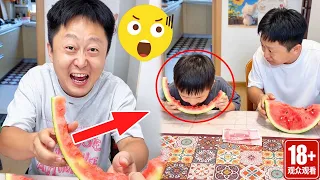 和儿子比赛吃西瓜，本来已经有了应对之策，没想到儿子半途截胡！【笑场父子】