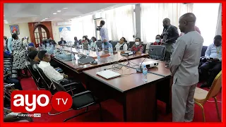 ASKOFU GWAJIMA AGOMEA TENA KITI AAMUA KUSIMAMA AKIHOJIWA NA KAMATI 