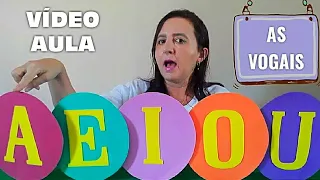 APRENDENDO AS VOGAIS | VÍDEO AULA REVISANDO AS VOGAIS | BRINCANDO COM AS VOGAIS