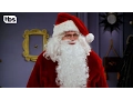 Video di Friends: Santa Vs. The Holiday Armidillo (Clip) | TBS