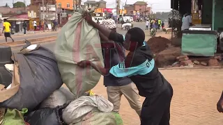 OLUNAKU LW’OKULONGOOSA: Abatuuze abamu baagala gavumenti ebawe ebikozesebwa