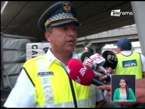 Camión se volcó en tramo de la Av. de las Américas