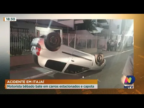 Acidente em Itajaí: Motorista bêbado bate em carros estacionados e capota