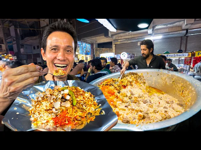 Video: Indian Street Food at Night!! (Best Food at Shaheen Bhag, Delhi)