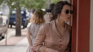 بتكتشف ان جارها هو اللي اغتصبها وقتل اختها في الحرب فبتقرر انها تخطفه وتنتقم منه The Secrets We Keep 