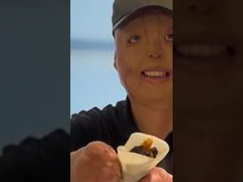 烤鸭卷饼吃起来真的满足我的抖音生活日记烤鸭向阳而生