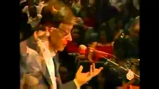 من اجمل ما ألقى محمود درويش أنا لست لي 