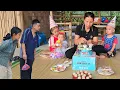 Download Lagu Khoi gembira di pesta ulang tahunnya - Hadiah misterius dari seseorang untuk Khoi?