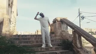                                              هكا هكا عنقني عمري و زيدي زيري دندنها