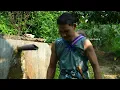 Triệu Dương and her two children were driven out of an abandoned house in the woods by an old woman