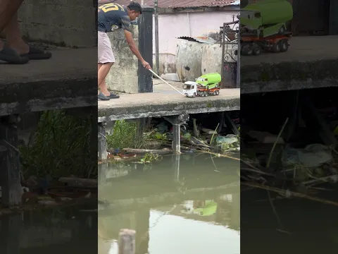 Truk Tangki bekas Kecelakaan di Angkut pakai Truk Trailer