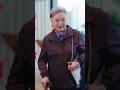 首富夫人穿着破烂去买房，拜金销售却骂她穷老乞丐让她滚蛋，首富霸总当场叫奶奶， 全场震惊！
