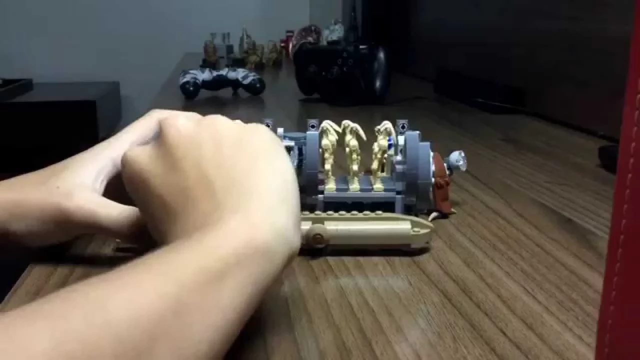 How to make LEGO Droids WALK ?. 
