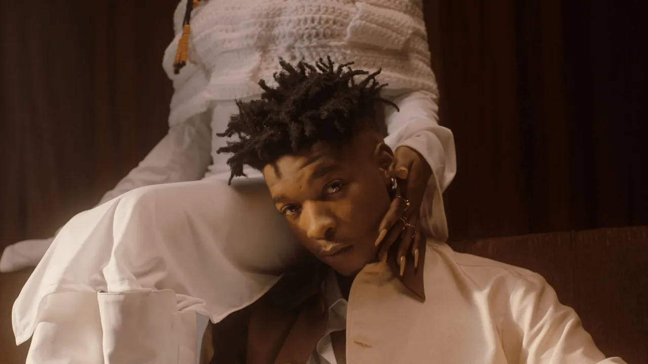 Magixx - Love Don't Cost A Dime (Official Music Video) Magixx - Love Don't Cost A Dime (Official Music Video)