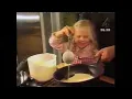 Download Lagu Fredrik Eriksson lagar mat med barnen Isabell och Simon. Pannbiffar och pannkakor.
