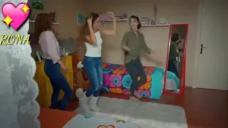 ثانيه ثانيه يا دنيا حعيشك انا عايزه افرح   وارقص    واضحك ياناس  هية دنيا وبنعيشها مرة وخلاص دندنها