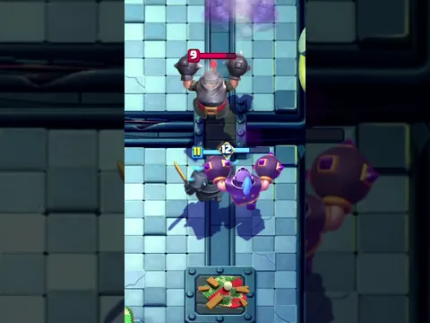 NOOB FAZENDO NOOBICE - LUTA DE MEGACAVALEIROS 😂 #clashroyale #shorts #momentosengraçados