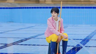 بنت غلبانه بتشتغل خدامه عند شاب مغرور بس بتكتشف انه عجوز ومغير شكله عشان يرتبط بيها وتحبه ملخص مسلسل 