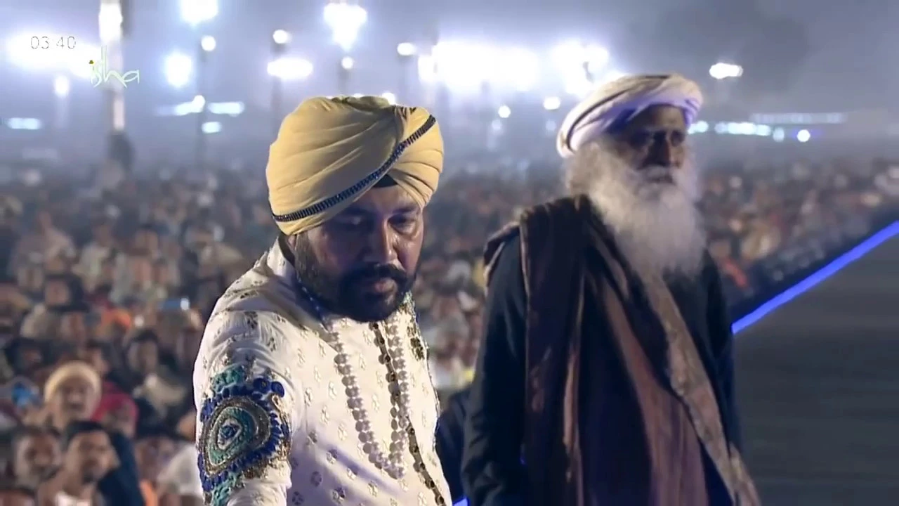 Sadhguru Dance With Daler Mehndi | Tunak Tunak Tun | Mahashivratri 2018 Sadhguru Dance With Daler Mehndi | Tunak Tunak Tun | Mahashivratri 2018