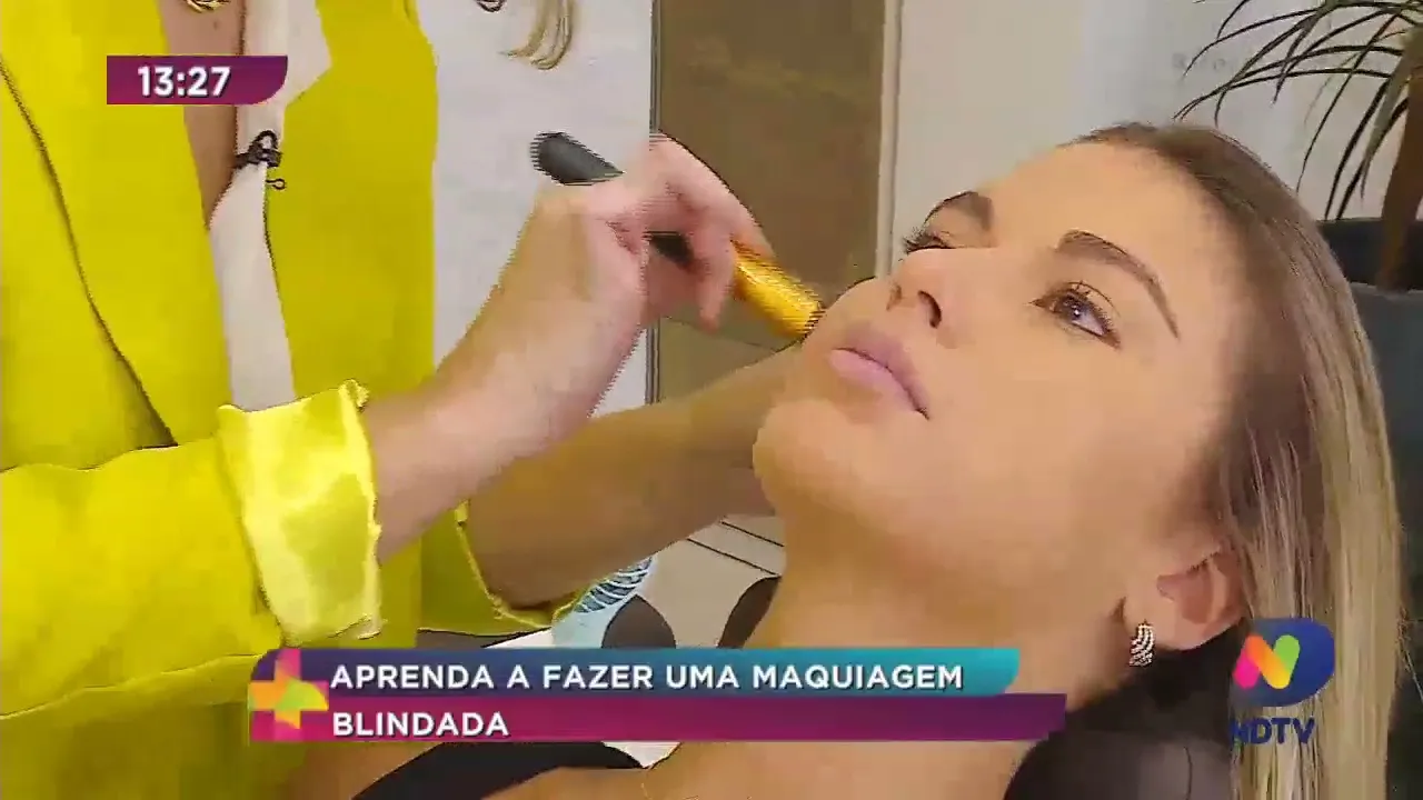 Aprenda a fazer uma maquiagem blindada