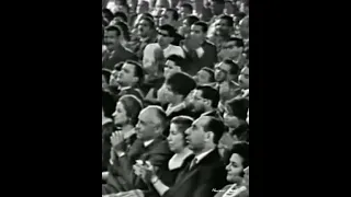 أم كلثوم     ليلي و نهاري فكري بيك مشغول دندنها