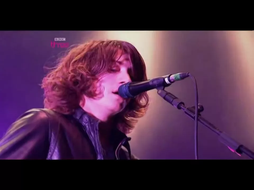 Arctic Monkeys - Fluorescent Adolescent - Live at Reading Festival 2009 [HD]
