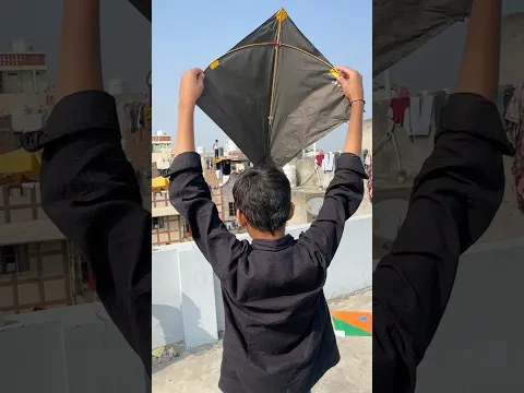 ये क्या होगया😰 #delhikitemarket #kiteflying #kite #art #shortsvideos 🥳