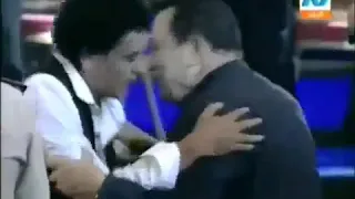 الفرق بين عمرو دياب ومحمد منير عند لقاء المشير طنطاوي 