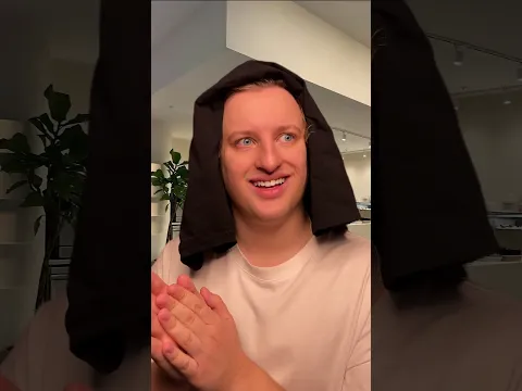 When a Girl Discovers a Unique CafΓ© Design π³