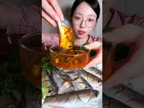 뼈채로 뜯어먹는 통전어회에 소주 먹방🌊🤍 #mukbang