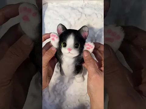 This Chinese Cat Toy Is So Sticky It Needs Gloves 😱