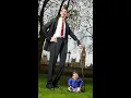 Tallest man meets shortest man - Guinness World Records