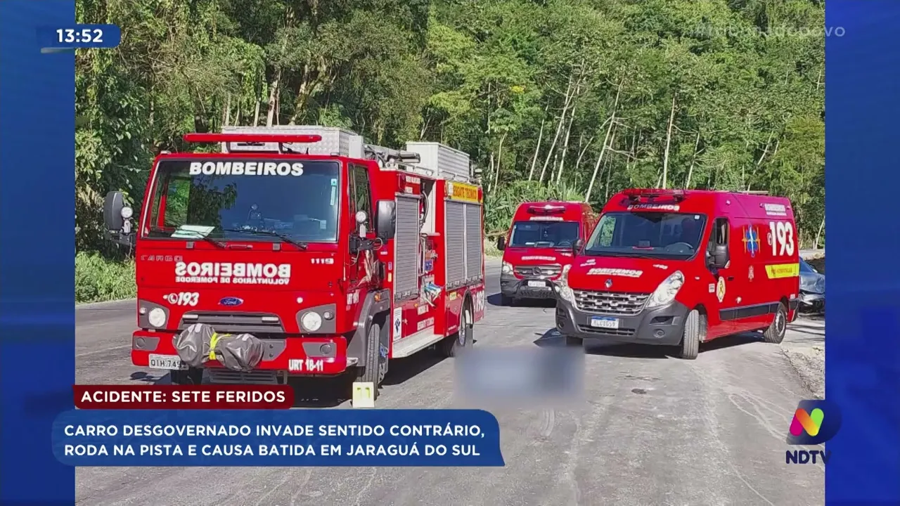 Carro desgovernado invade sentido contrário, roda na pista e causa batida em Jaraguá do Sul