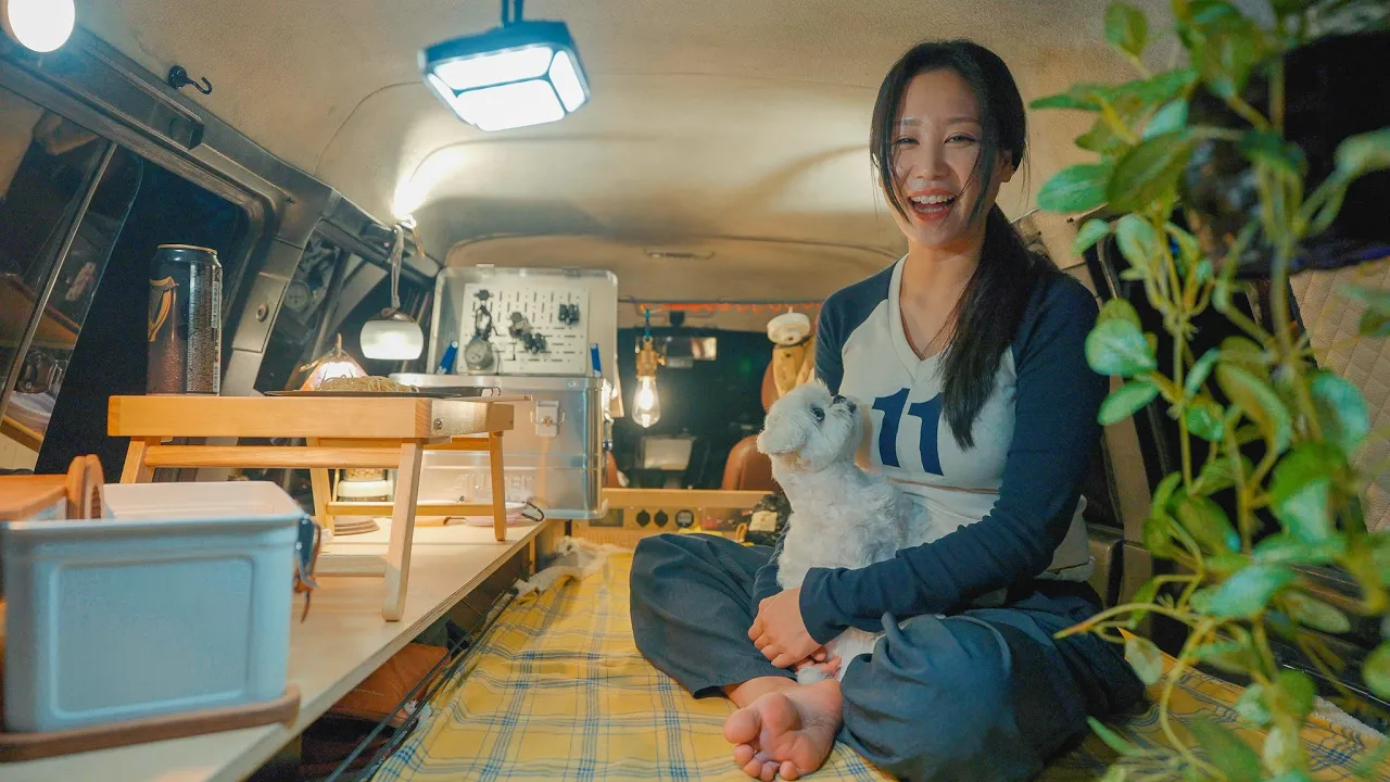 해발 700m 깊은 숲 속 매일 오고싶은 아지트에서 해피 차박🚌 | 알리오올리오 어묵탕 그리고 강된장에 미샷추 | 포천 캠핑마을 썸네일