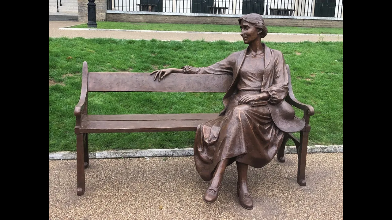 Virginia Woolf in Richmond - the Statue