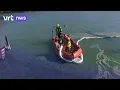 Download Lagu Vrachtschip verliest 10.000 liter brandstof op het Albertkanaal in Olen