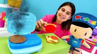 oyuncak kafe ay e kafede tek ba na kal yor 