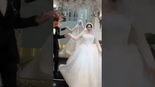 كلو قلى اشمعنا هو رد قلبى وقالى هو  كلو قلى اشمعنا هو رد قلبى وقالى هو