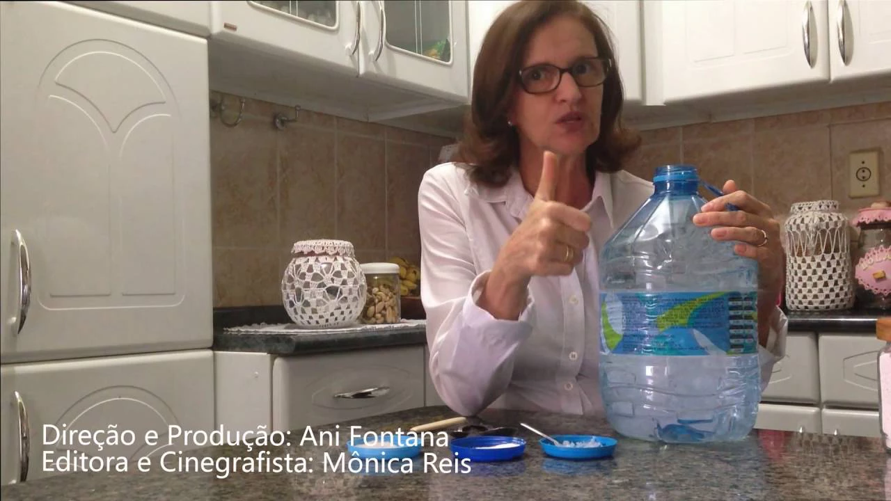A água alcalina ganhou muita popularidade, principalmente com a promessa de regular o pH do sangue. . 